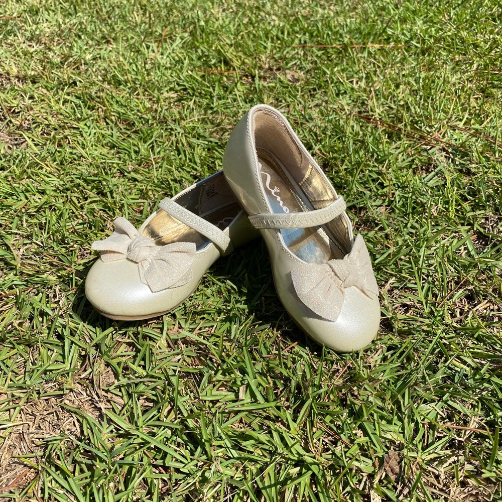 Nina- Ivory Kaytelyn Little Girls Ballet Flats